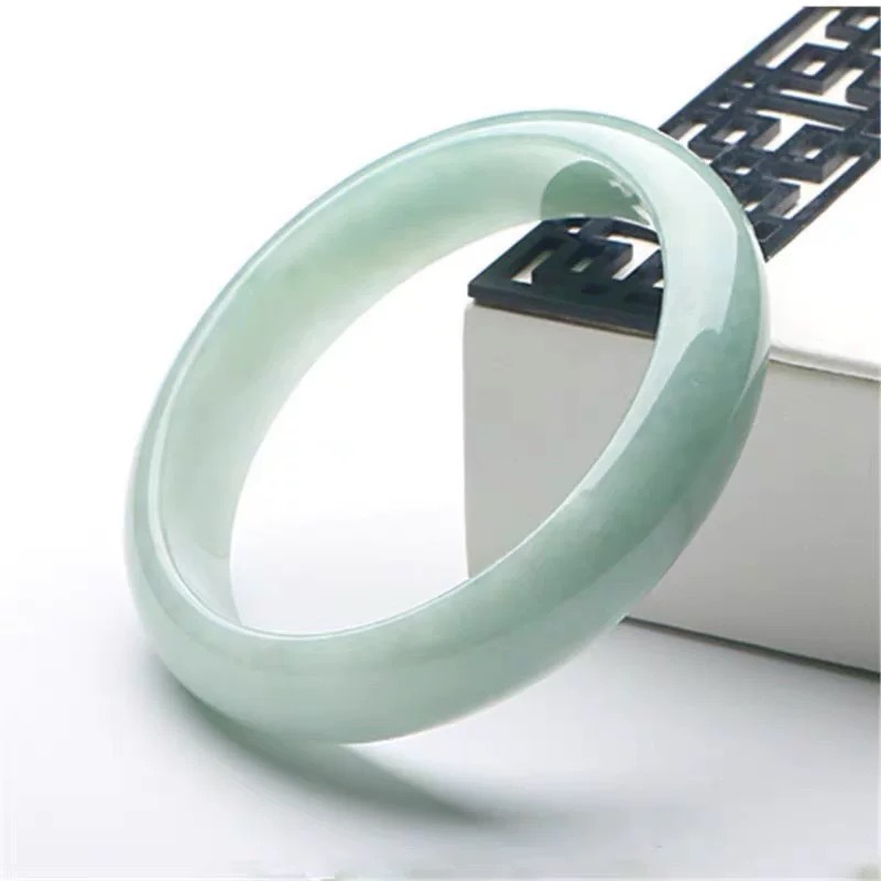 Bracelets - ice-type light bright green jade bracelet